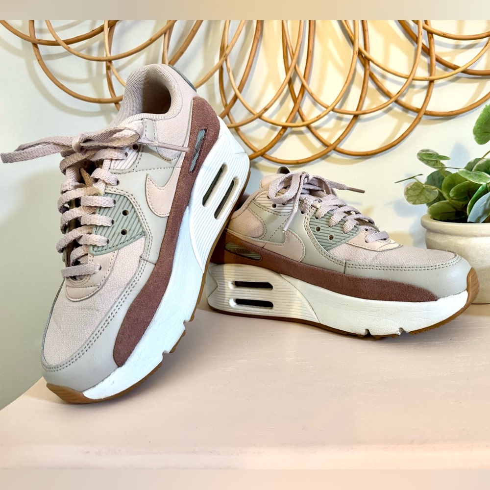 Nike Air Max 90 LV8 Sneakers
